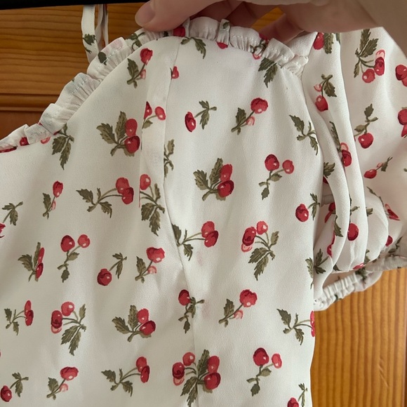 Abercrombie Puff Sleeve Cherry Floral Print Crop Top - Picture 2 of 5